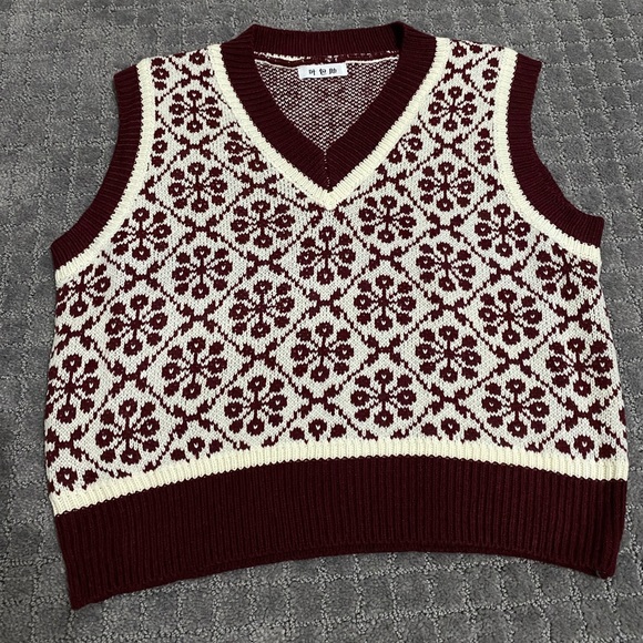 Vintage Sweaters - Korean Vintage Floral Pattern Knitted Sweater Vest - Burgundy
